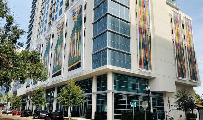 Foto del edificio - 100 Lake Ave