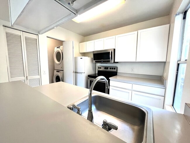 Building Photo - Fairway Terrace | Ground Floor 1BR/1BA Condo – Comfortable Island Living