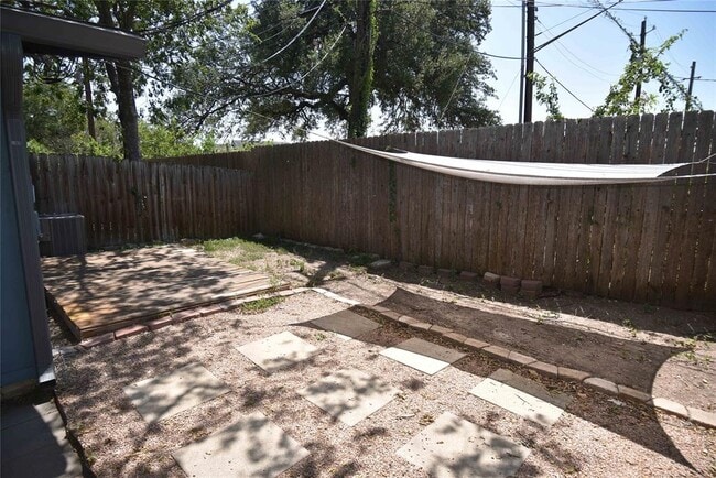 Building Photo - 3321 Dolphin Dr