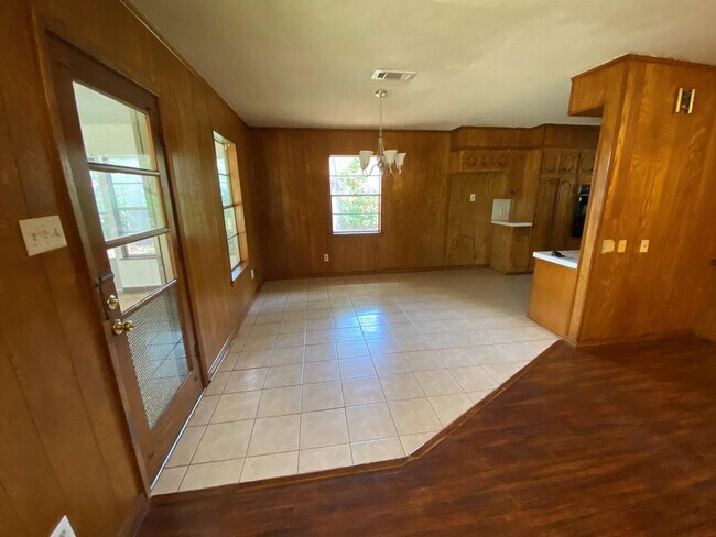Building Photo - 206 East Powell Street, Willis, TX 77378 -...