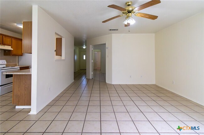 Building Photo - 1203 Fox Creek Dr