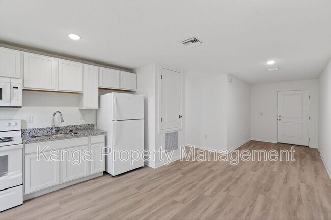 Building Photo - 1115 F Ave