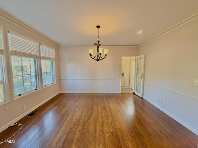 Building Photo - 590 S Oakland Ave