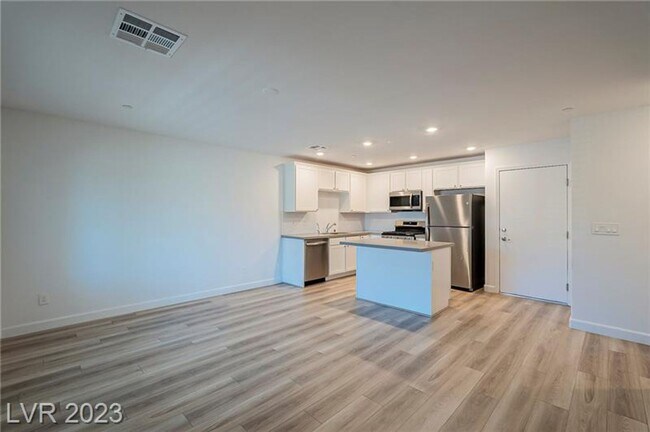 Building Photo - Charming Retreat in 55+ Community 89135