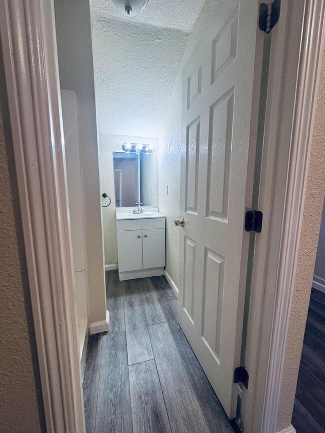 Foto del edificio - 1508 Mono Dr