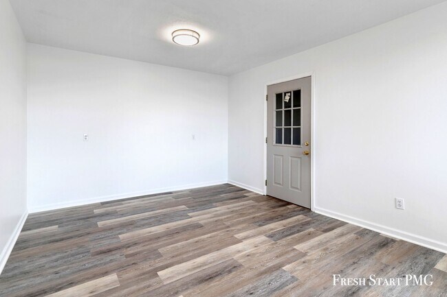 Foto del edificio - Convenient & Comfortable Living in Downtow...