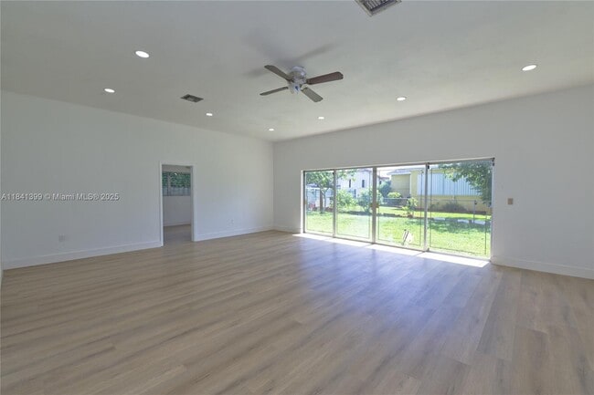 Building Photo - 1411 SW 82nd Ct