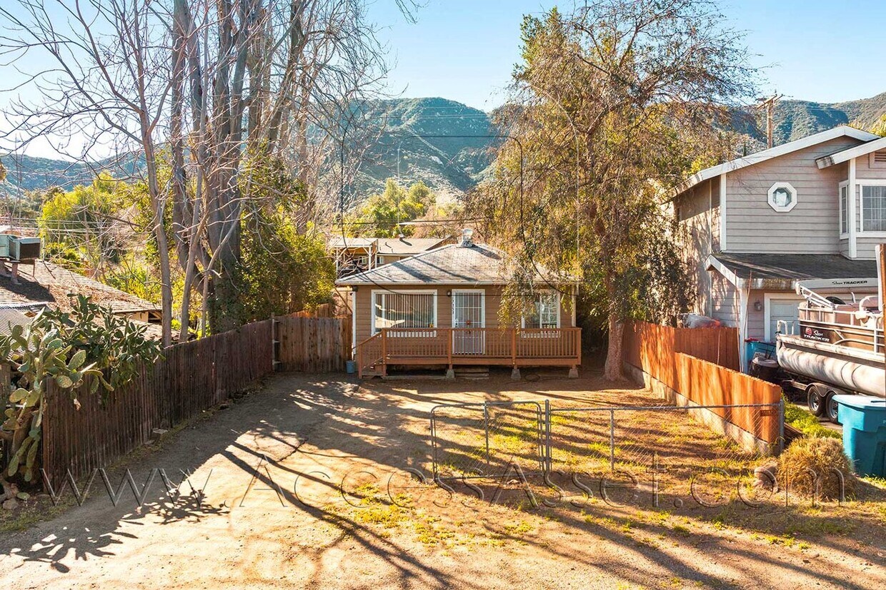 Primary Photo - Spacious One Story 2 Bed/1.5 Bath Home In Wonderful City Of Lake Elsinore!