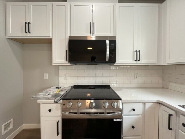 Foto del edificio - Chic 1-Bedroom with Granite Counters & Ope...