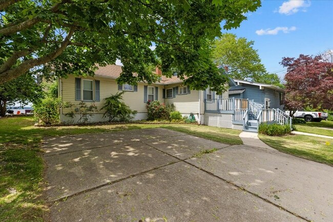 Building Photo - 309 S River Walk