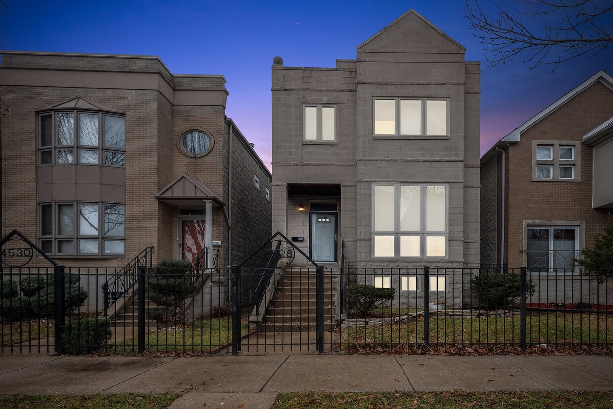 Primary Photo - 4528 S St Lawrence Ave