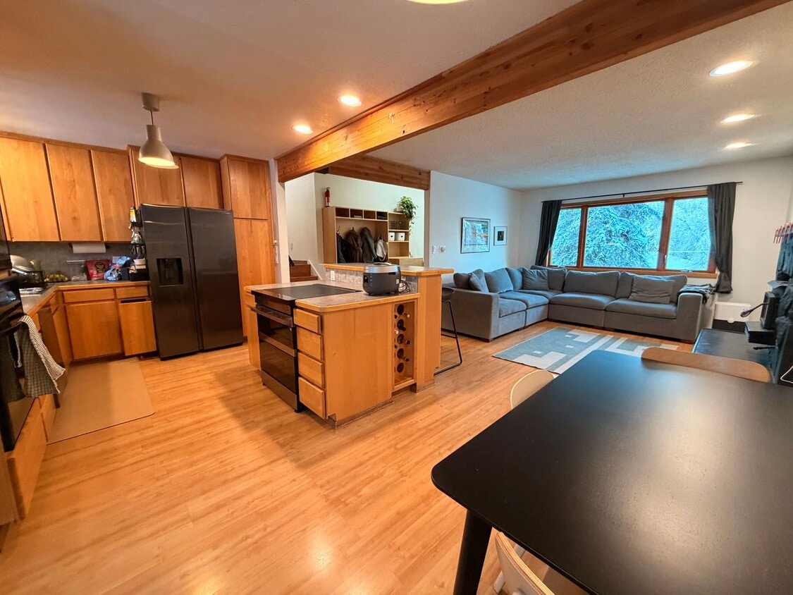 A beautiful (3) bed home in a desirable location! Don't miss it! - A beautiful (3) bed home in a desirable location!  Don't miss it!