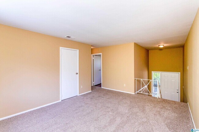 Building Photo - 1112 S Gale Dr