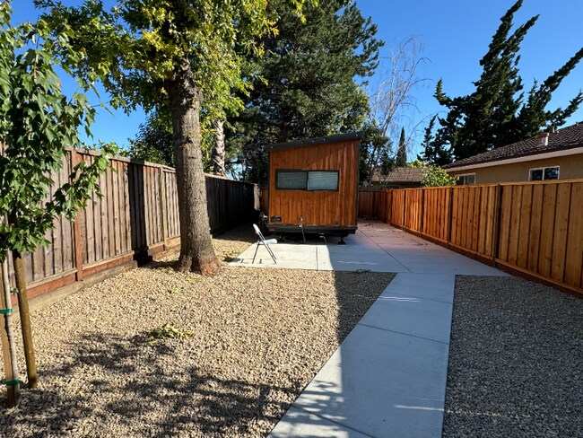 Building Photo - 4217 Ruby Ave