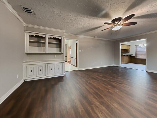 Foto del edificio - 654 S Rivershire Dr