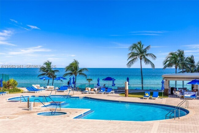 Foto del edificio - 17555 Collins Ave