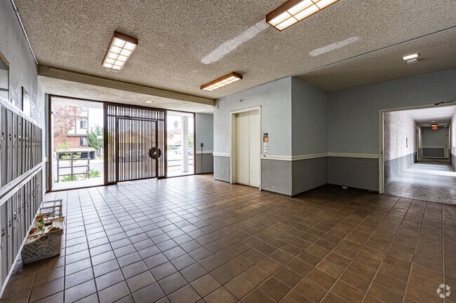 Lobby Photo - Belmont Plaza Apartment