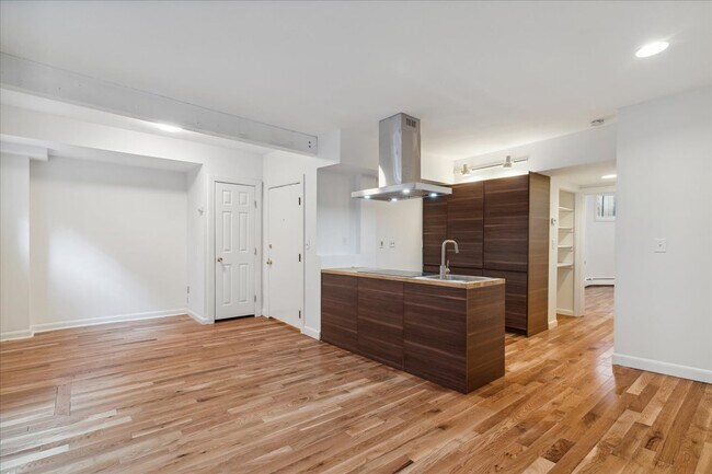 Building Photo - 438 Marlborough St