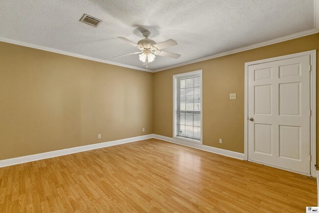Building Photo - 128 Davis Ln