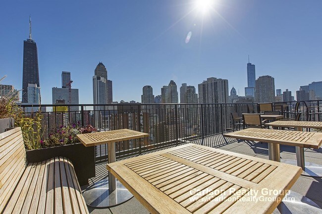 Building Photo - 104 N Clark St
