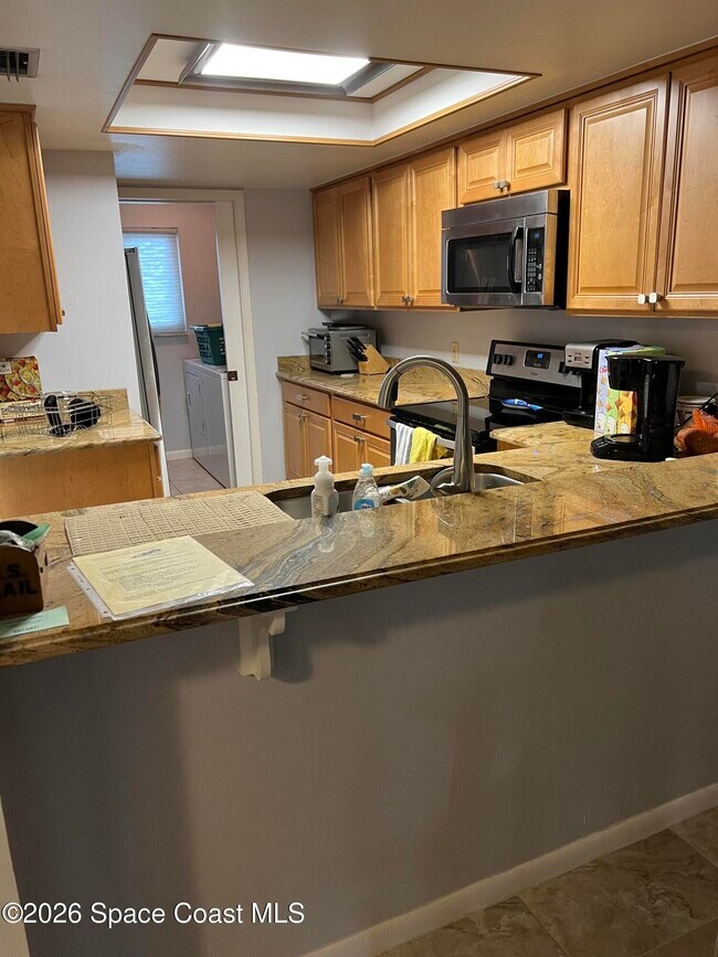 Foto del edificio - 8494 Ridgewood Ave