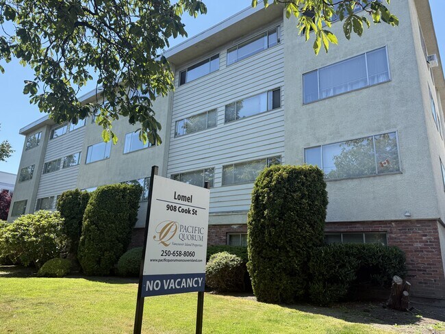 Building Photo - 908 Cook St