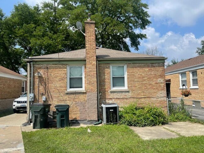 Building Photo - 345 Linden Ave