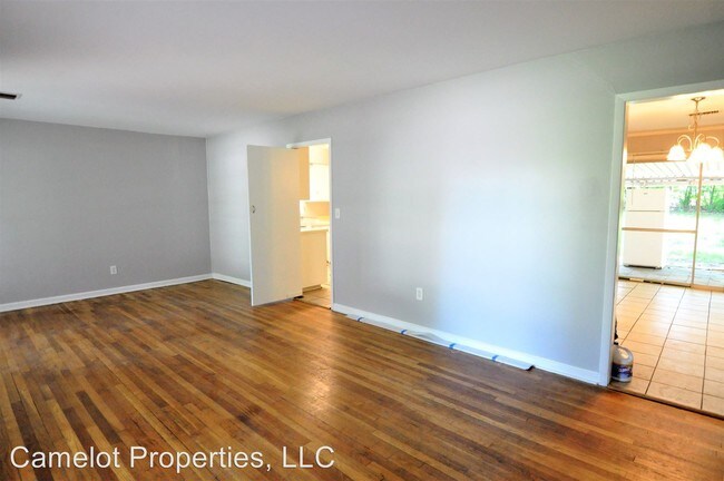 Building Photo - 4 br, 2 bath House - 3938 Wesley Drive