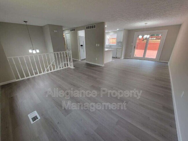 Photo - 7598 Springfield Hills Dr House