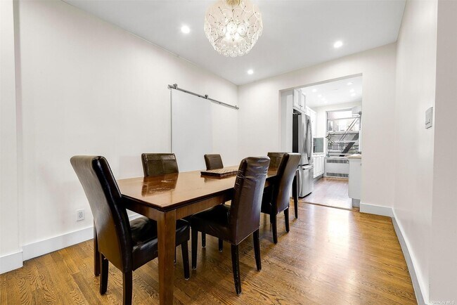 Foto del edificio - 110-34 73rd Rd