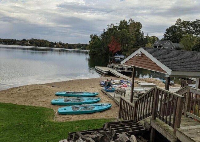 Building Photo - 275 St Marys Lake Rd