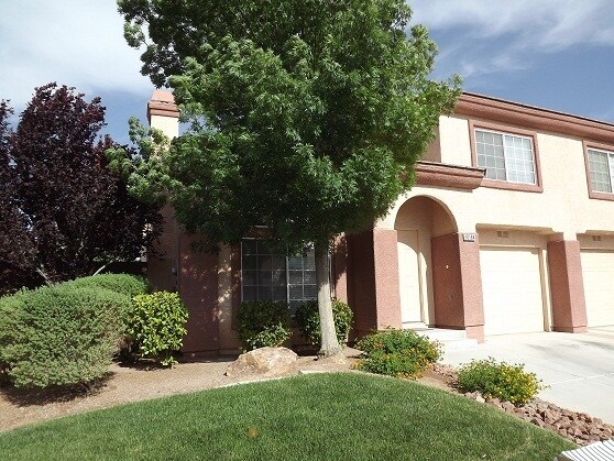 Primary Photo - *GREAT TOWNHOME IN GATED "SILVERADO RANCH ...