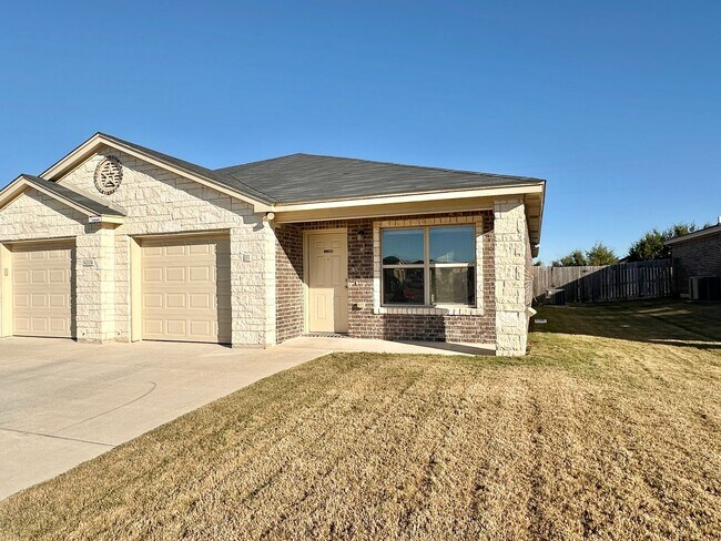 Building Photo - 4204 Ivory Ln