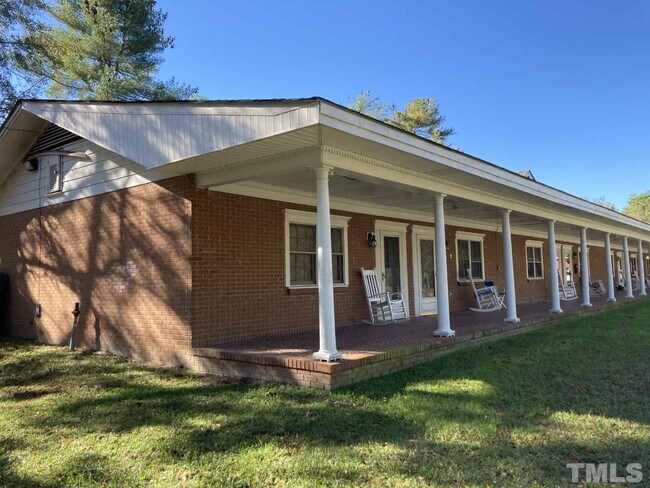 Building Photo - 301 Sunset Dr