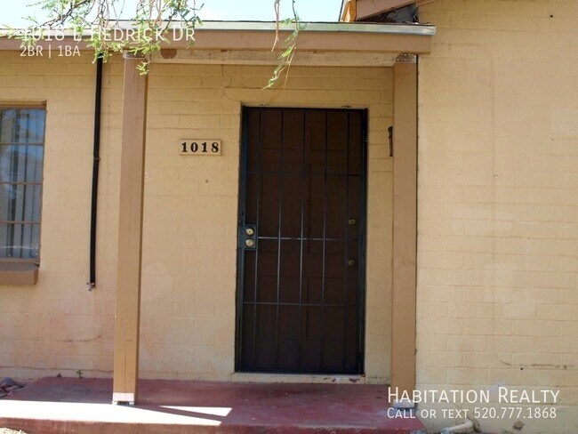 Building Photo - Hedrick Acres 2BR w/central AC, 2 miles fr...
