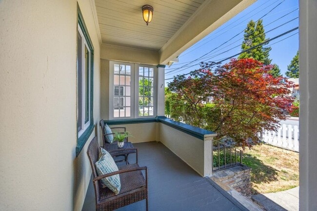Building Photo - 303 Highland Ave
