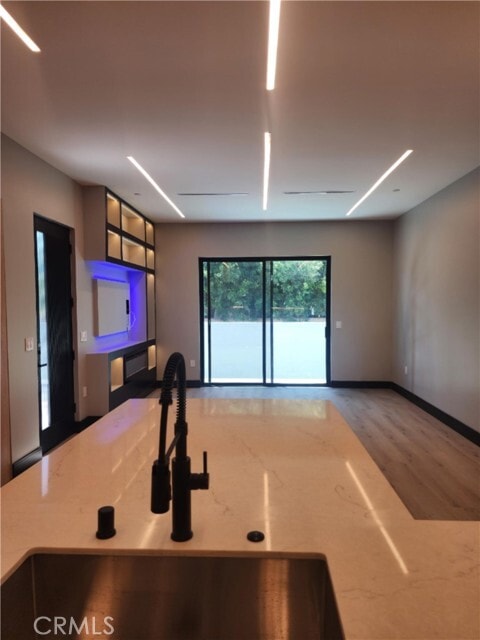 Foto del edificio - 20520 Sherman Way