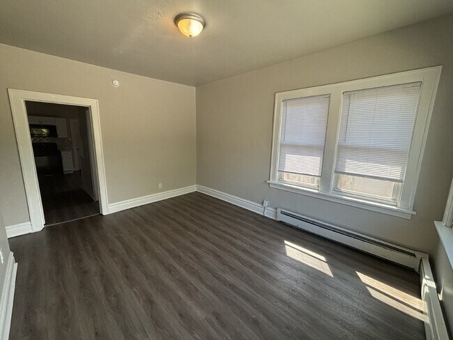 Foto del edificio - 3-bed gem for rent in Gary!