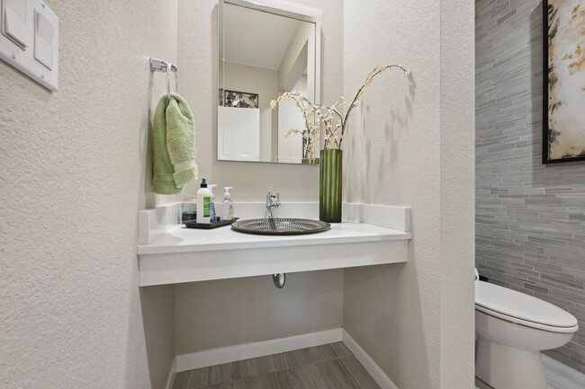 Foto del edificio - Stunning 5 BR/4 1/2 BA home in Candelas!!