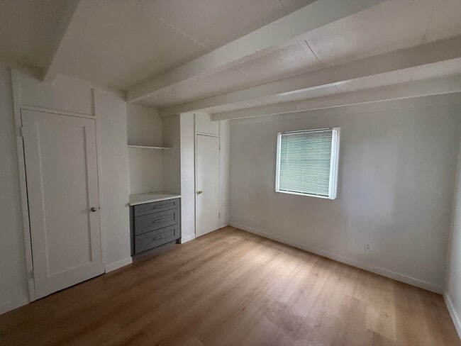 Building Photo - 40360 Mayberry Ave