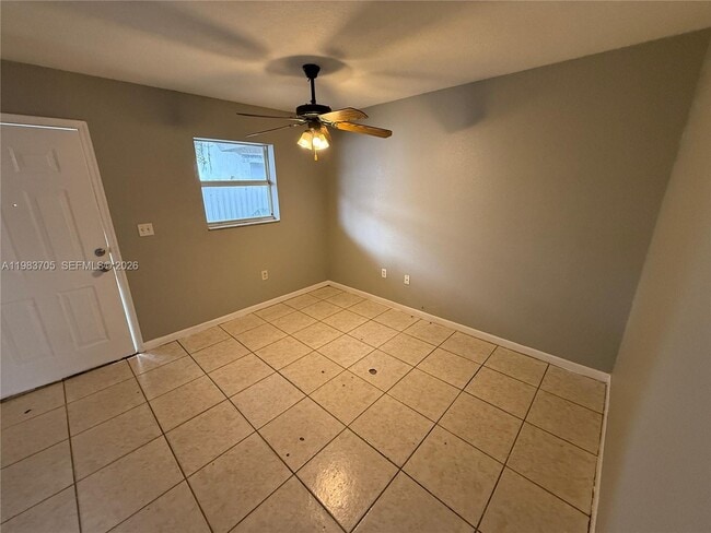 Building Photo - 2722 NW 22nd Ct