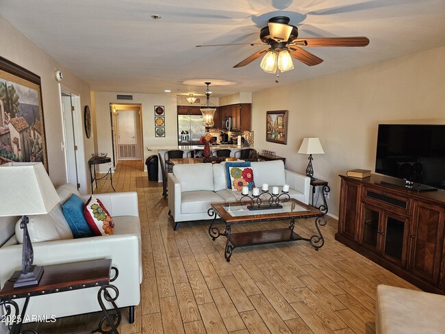 Foto del edificio - 10080 E Mountain View Rd