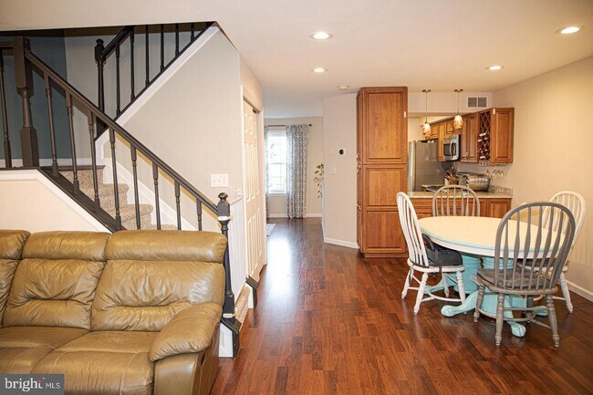 Building Photo - 303 Whisper Ct