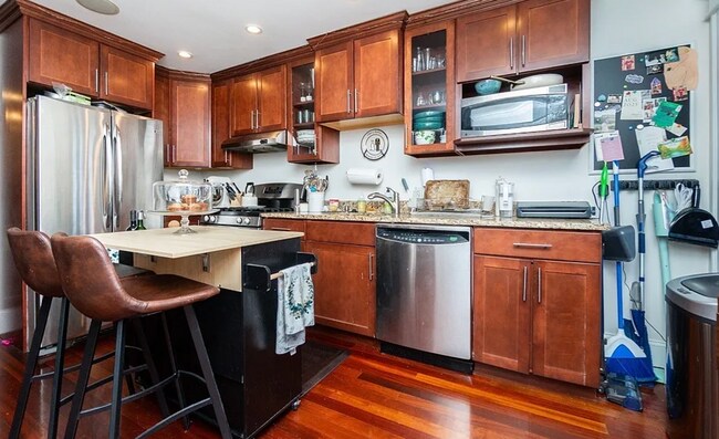 Foto del edificio - 632 E Broadway