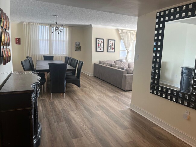 Building Photo - 300 Bayview Dr