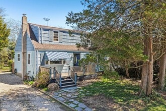 Building Photo - 15 Woolley Ave