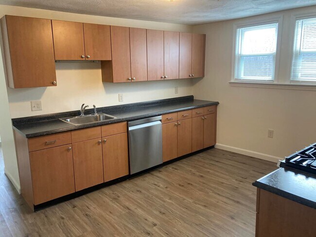 Building Photo - 102 Holten St