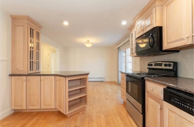 Building Photo - 50 Laurel Cir