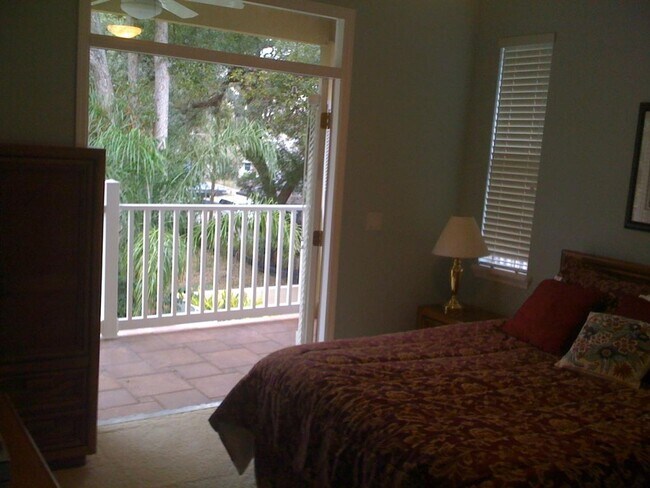 Foto del edificio - 2 Blocks east of Virginia/Mills - 2 Story ...