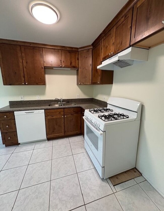 Building Photo - 2 Bedroom Apartment in Holladay!